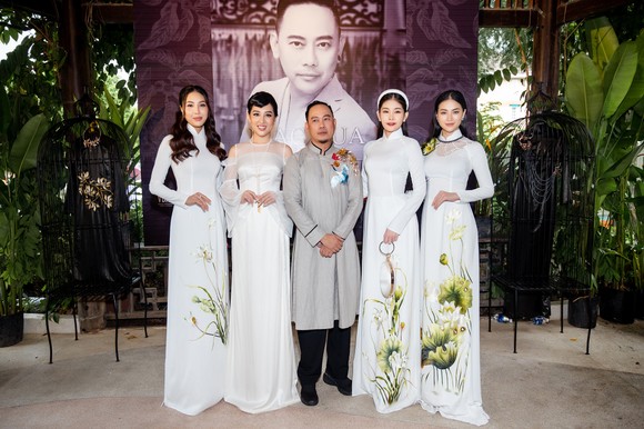 NTK Võ Việt Chung ra mắt ấn phẩm sách đầu tay và 3 bộ sưu tập áo dài ảnh 10