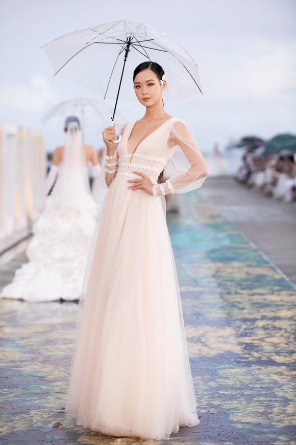 Á hậu Lê Nguyễn Bảo Ngọc được chọn dự thi Hoa hậu Liên lục địa​ 2022 ảnh 5