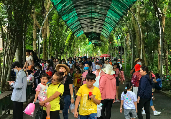 Hơn 45.000 lượt khách tham quan Thảo Cầm Viên Sài Gòn trong 2 ngày nghỉ lễ ảnh 2