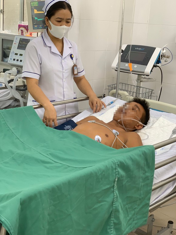 Suýt mất mạng vì ăn phải cua lạ ảnh 1
