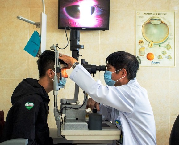 Lần đầu tiên ở ĐBSCL điều trị tật khúc xạ cho nhóm cận thị hiếm gặp ảnh 1