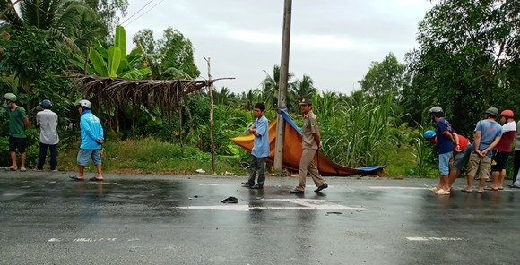Nam thanh niên chết cháy cạnh xe máy trơ khung ảnh 1