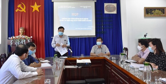 Kiên Giang họp báo về 5 ca dương tính SARS-CoV-2 sau khi nhập cảnh từ Campuchia ảnh 1
