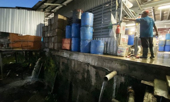 Bị phạt 370 triệu đồng vì xả thải trái phép tại chợ đầu mối thủy hải sản ảnh 2