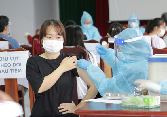 Ngày 1-11, Kiên Giang bắt đầu tiêm vaccine ngừa Covid-19 cho học sinh ảnh 1