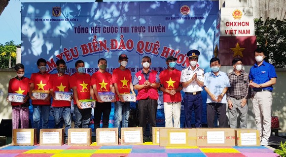 Kiên Giang tổ chức chương trình 'Cảnh sát biển đồng hành với ngư dân' ảnh 1
