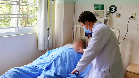 Cứu sống bệnh nhân người nước ngoài bị bóc tách động mạch chủ ngực - bụng dọa vỡ ảnh 1