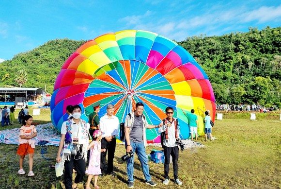 Đảo Phú Quốc đón gần 40.000 du khách trong ngày 2-9 ảnh 2