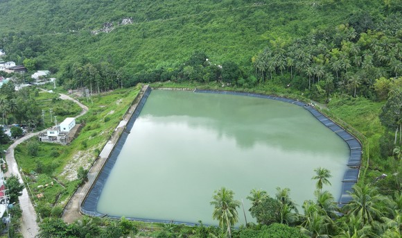 Khẩn trương sửa hồ chứa nước cho dân trên đảo Lại Sơn ảnh 1