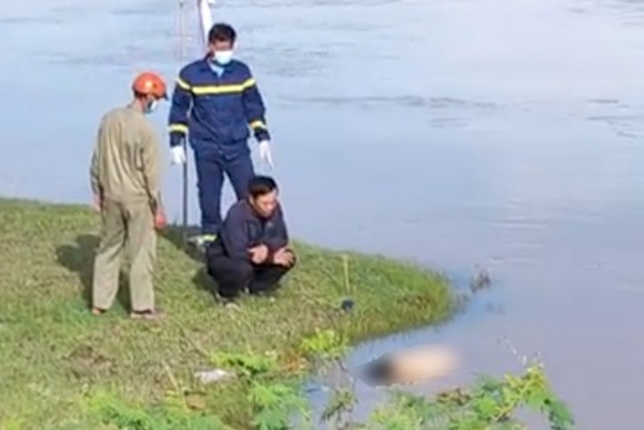 Vụ 42 lao động Việt tháo chạy khỏi sòng bạc Campuchia: Đã tìm thấy thi thể thiếu niên 16 tuổi mất tích trên sông Bình Di ảnh 2