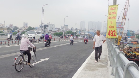 Thông xe nhánh mở rộng cầu Nguyễn Tri Phương ảnh 1