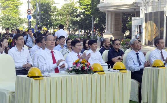 Bí thư Nguyễn Thiện Nhân dự lễ khởi công công trình khôi phục, nâng cấp công viên trước Nhà hát Thành phố ảnh 1