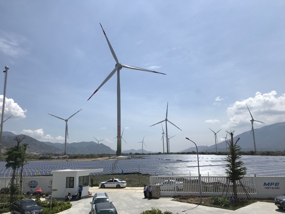 Thường trực Ban Bí thư Trần Quốc Vượng thị sát tiến độ dự án tổ hợp điện tái tạo Ninh Thuận ảnh 3