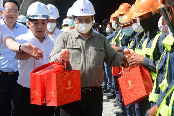 Thủ tướng kiểm tra tuyến cao tốc Bắc - Nam ảnh 3
