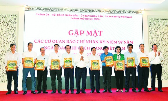 Đồng hành tháo gỡ khó khăn các cơ quan báo chí trên địa bàn TPHCM ảnh 1