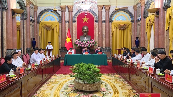 Chủ tịch nước tiếp đoàn chức sắc các Hội thánh và tổ chức Cao Đài ảnh 4