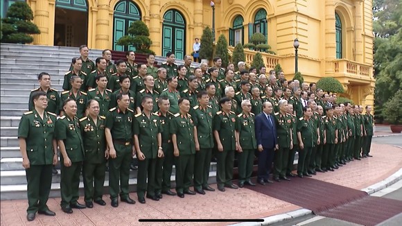 Chủ tịch nước Nguyễn Xuân Phúc tiếp đại biểu cựu chiến binh Mặt trận Vị Xuyên - Hà Tuyên ảnh 5