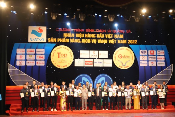 Phương Trang đạt danh hiệu 'Top 10 Nhãn hiệu hàng đầu và Dịch vụ vàng Việt Nam năm 2022' ảnh 2