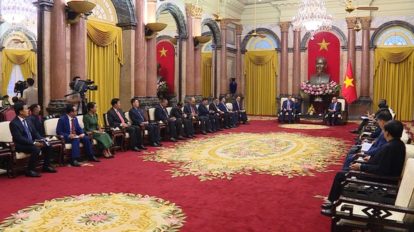 Chủ tịch nước Nguyễn Xuân Phúc tiếp Đại tướng Hun Manet, Phó Tổng Tư lệnh Quân đội Hoàng gia Campuchia ảnh 2