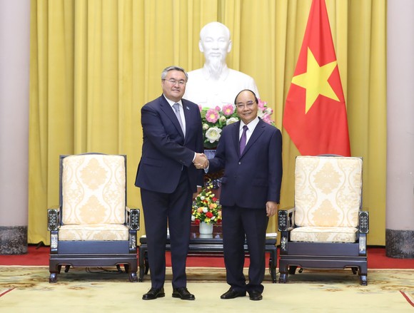 Chủ tịch nước Nguyễn Xuân Phúc tiếp Phó Thủ tướng, Bộ trưởng Ngoại giao Kazakhstan Mukhtar Tileuberdi  ảnh 1