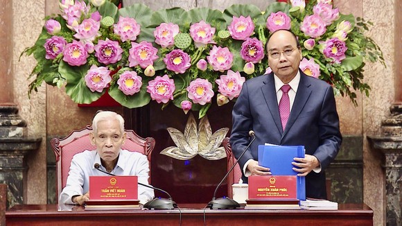 Chủ tịch nước Nguyễn Xuân Phúc gặp mặt cán bộ từng trực tiếp phục vụ, bảo vệ Bác Hồ ảnh 1
