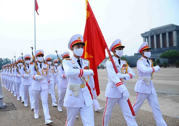 Lãnh đạo Đảng, Nhà nước vào Lăng viếng Chủ tịch Hồ Chí Minh  ảnh 1