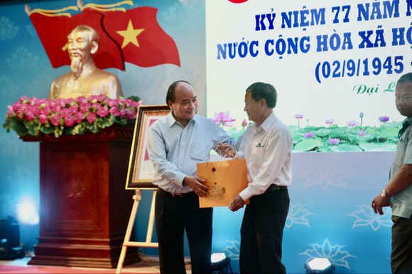 Chủ tịch nước thăm, tặng quà cán bộ lão thành cách mạng tại huyện Đại Lộc, tỉnh Quảng Nam ảnh 6