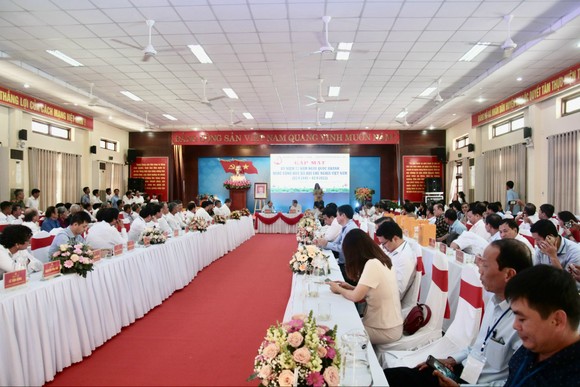 Chủ tịch nước thăm, tặng quà cán bộ lão thành cách mạng tại huyện Đại Lộc, tỉnh Quảng Nam ảnh 2