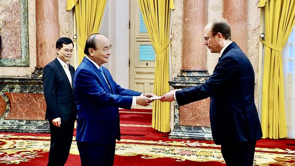 Chủ tịch nước Nguyễn Xuân Phúc tiếp các Đại sứ trình Quốc thư nhận nhiệm kỳ công tác tại Việt Nam ảnh 4