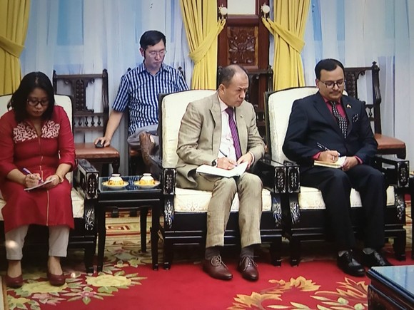 Chủ tịch nước Nguyễn Xuân Phúc tiếp Đại sứ Ấn Độ đến chào từ biệt ảnh 7