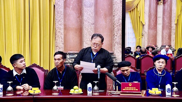 Chủ tịch nước Nguyễn Xuân Phúc gặp mặt Đoàn đại biểu người dân tộc thiểu số tiêu biểu tỉnh Cao Bằng ảnh 5