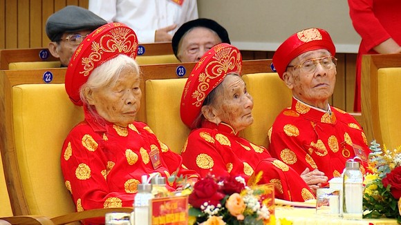 Chủ tịch nước Nguyễn Xuân Phúc: Người cao tuổi được quan tâm, chăm sóc tốt nhất ảnh 3