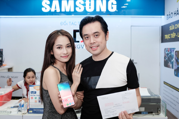 Sao Việt nào chọn Galaxy S10/S10+ làm quà người thân 8-3? ảnh 3