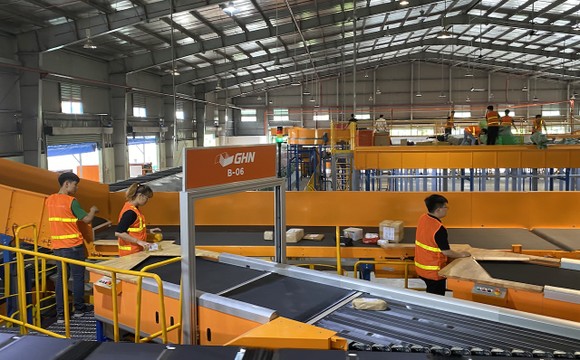 Giao hàng nhanh vận hành giây chuyền phân loại hàng tự động trị giá 2 triệu USD ảnh 2