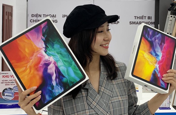 Hai chiếc iPad Pro 2020 tại Di Động Việt