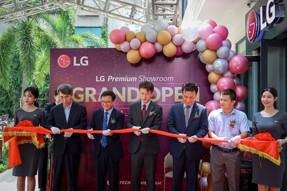 LG đưa thiết bị mới nhất vào Showroom Vinhomes Gardenia ảnh 3