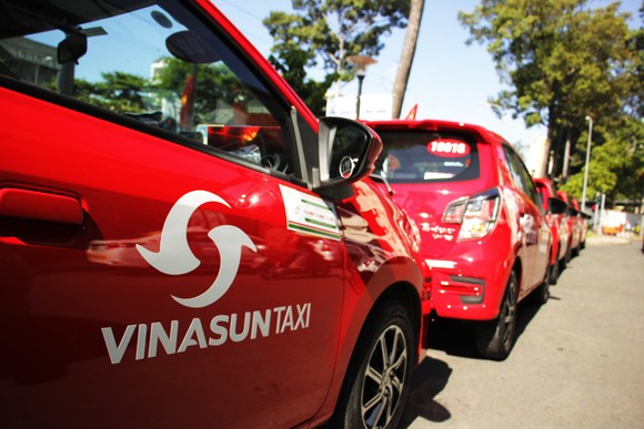 Vinasun Taxi màu đỏ đã xuất hiện trên đường