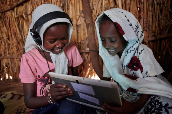 Ericsson là đơn vị tài trợ đầu tiên và là đối tác UNICEF toàn cầu thúc đẩy kết nối trường học để hỗ trợ sáng kiến Giga ảnh 2