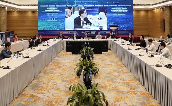 Ông Bruce Li, Phó Chủ tịch Kinh doanh Năng lượng số Châu Á - Thái Bình Dương của Huawei Digital Power phát biểu online tại Hội nghị