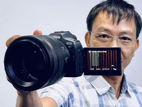 Nhiếp ảnh gia dùng thứ máy ảnh của Canon vừa được giới thiệu
