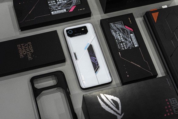Gaming phone ROG Phone 6 'cập bến' thị trường Việt Nam ảnh 1