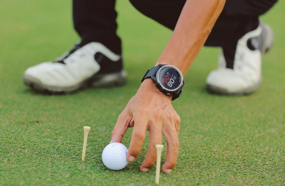 Đồng hồ thông minh golf Garmin Approach S62, quân sư đắc lực cho mọi golfer