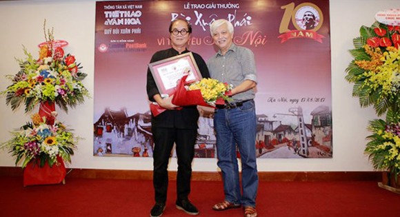 Giải thưởng Bùi Xuân Phái - Vì tình yêu Hà Nội: Nhà văn hóa Hữu Ngọc được trao Giải thưởng Lớn ảnh 4