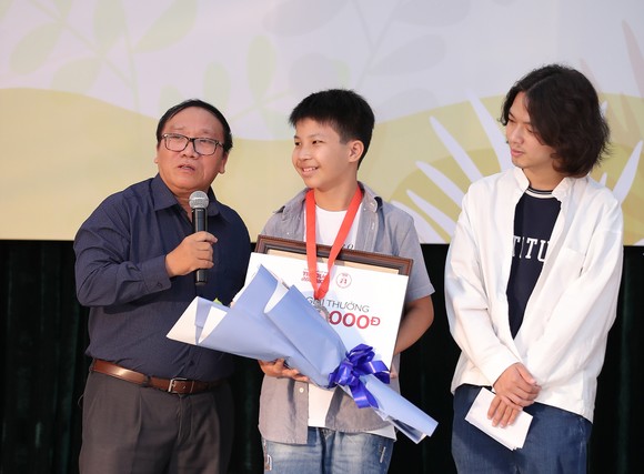 Nhà văn Nguyễn Nhật Ánh được trao giải thưởng Dế Mèn 2020 ảnh 2