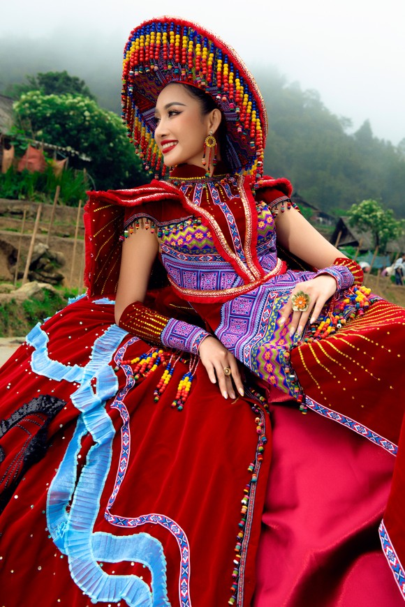 Đoàn Hồng Trang mang sắc màu Tây Bắc đến cuộc thi Hoa hậu Toàn cầu 2022 ảnh 4