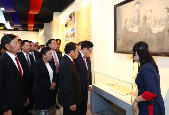 Trưng bày gần 500 tư liệu, hiện vật quý về quan hệ hữu nghị, đoàn kết đặc biệt Việt Nam - Lào