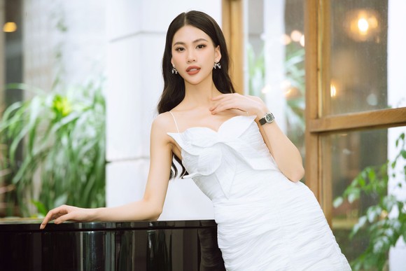 Quán quân Super Model International 2022 Bùi Quỳnh Hoa được mời diễn tuần lễ thời trang New York  ảnh 2