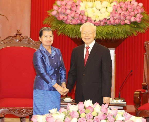 黨中央總書記阮富仲接見柬埔寨副首相梅森安。