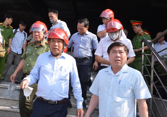 Phó Thủ trướng Trương Hòa Bình thị sát hiện trường vụ cháy chung cư Carina     ảnh 2
