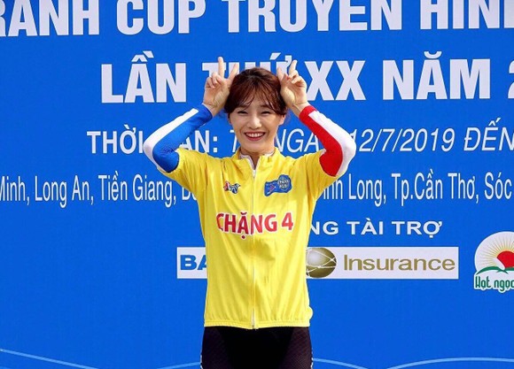 Tay đua Kim Hyun Ji giành cú đúp áo vàng lẫn áo xanh. 